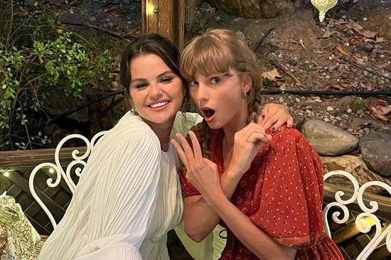 10 Longest Celebrity Friendships That Prove True Friendship Can Last a Lifetime Celebrity Social Media Endorsements,Celebrity,Social Media Endorsements,Endorsements,Celebrities Make Millions